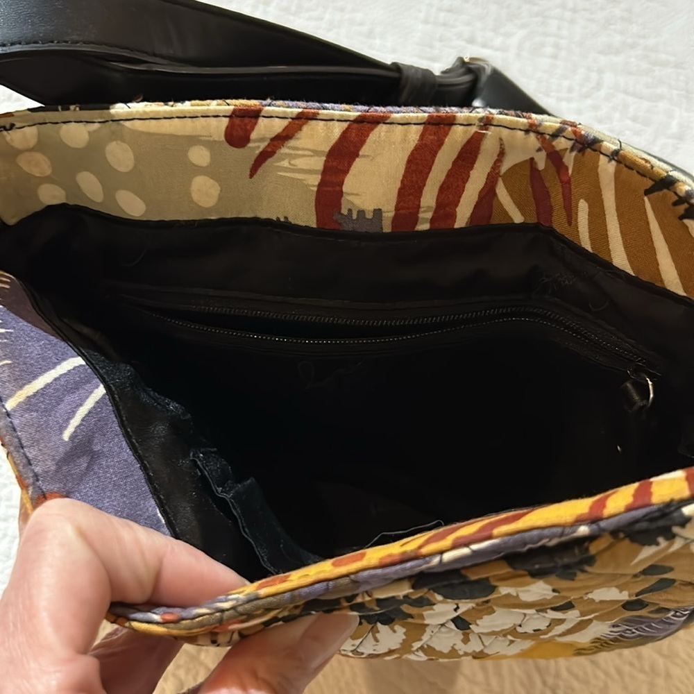 Vera Bradly Crossbody - Picture 5 of 12